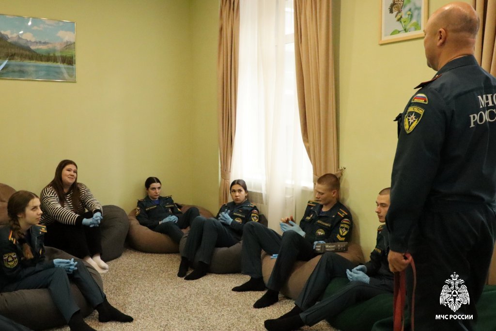 Курсанты и студенты института приняли участие в мастер-классе по оказанию первой помощи пострадавшему Курсанты и студенты института приняли участие в мастер-классе по оказанию первой помощи пострадавшему