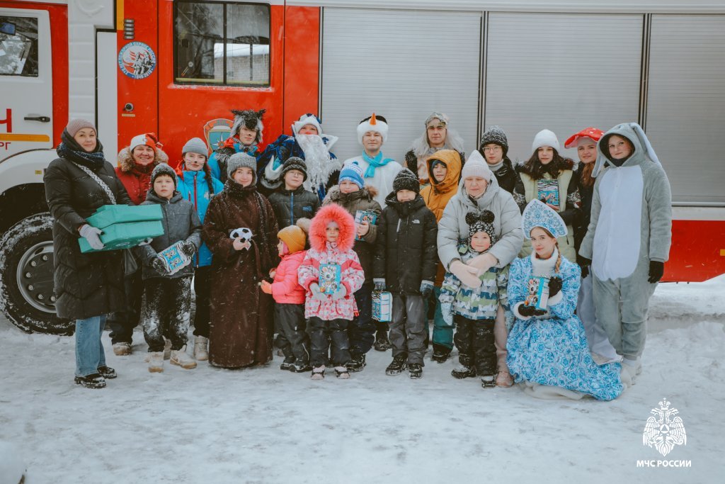 Новогодний праздник для воспитанников центра «Гнездышко» Новогодний праздник для воспитанников центра «Гнездышко»
