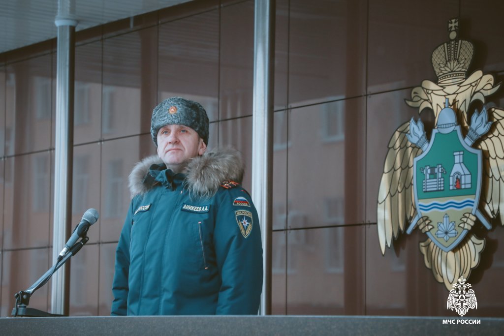 В Уральском институте ГПС МЧС России прошла церемония передачи касок и заступления на боевое дежурство В Уральском институте ГПС МЧС России прошла церемония передачи касок и заступления на боевое дежурство