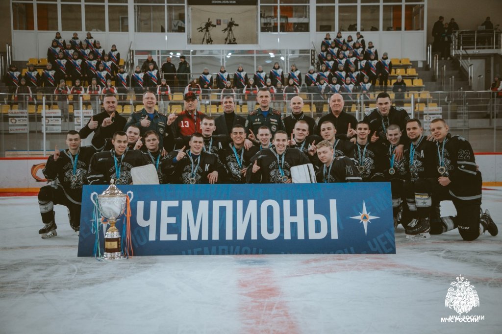 15 лет на льду: хоккейная команда «Огненный щит» Уральского института ГПС МЧС России отмечает юбилей 15 лет на льду: хоккейная команда «Огненный щит» Уральского института ГПС МЧС России отмечает юбилей