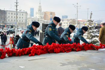 Память о подвиге уральцев