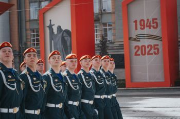 Торжественный шаг в честь великого подвига