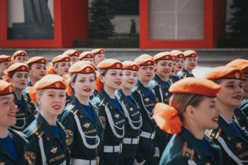 Торжественный шаг в честь великого подвига