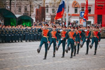 Торжественный шаг в честь великого подвига