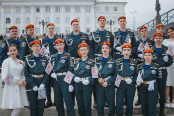 «Вальс Победы» объединил поколения в Историческом сквере