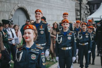 «Вальс Победы» объединил поколения в Историческом сквере
