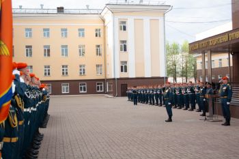 Их подвиг жив — в портретах, в сердцах, в марше