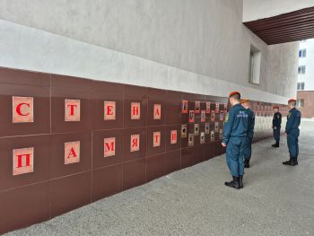Их подвиг жив — в портретах, в сердцах, в марше
