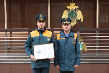 Понедельник начинается с построения