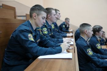 В институте обсудили психологические аспекты безопасности профессиональной деятельности сотрудников МЧС России