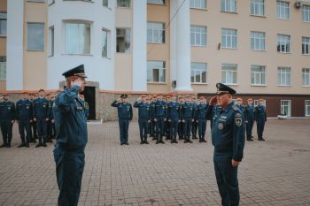 Торжественное построение в честь Дня Государственного флага Российской Федерации
