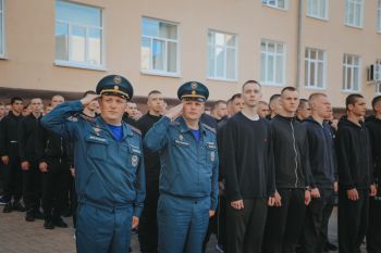 В институте состоялось еженедельное построение