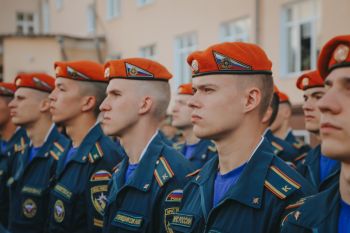 В институте состоялось еженедельное построение