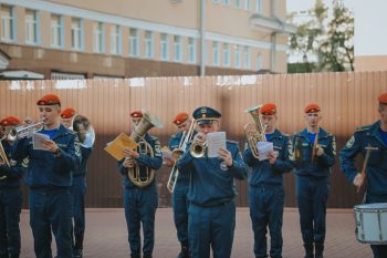 В институте состоялось еженедельное построение