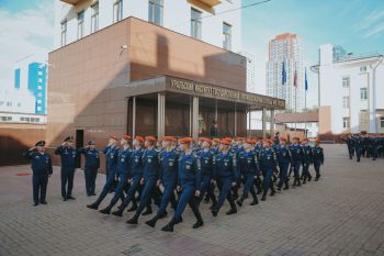 В институте состоялось еженедельное построение
