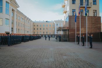 В институте состоялось еженедельное построение