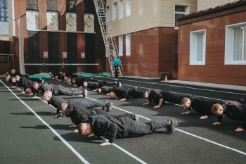 Первокурсники прошли испытания на право ношения берета