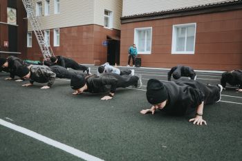 Первокурсники прошли испытания на право ношения берета