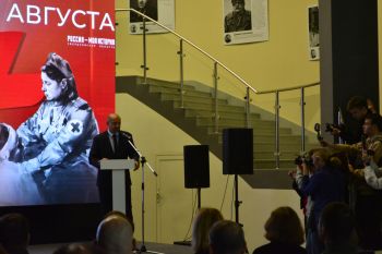 Курсанты института почтили подвиг военных медиков