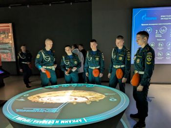 Курсанты института почтили подвиг военных медиков
