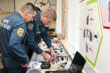 В институте завершилось обучение слушателей по программе профессионального обучения «Сборка и программирование мультироторных систем БВС»