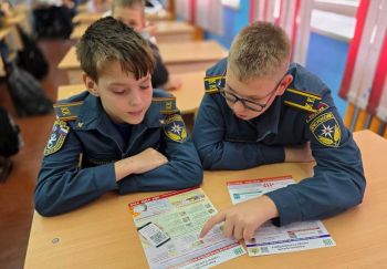 Представители Уральского института ГПС МЧС России посетили кадетские классы в день Гражданской обороны