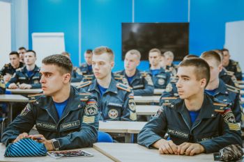 Курсанты, направленные на обучение от специальных управлений ФПС МЧС России, осваивают дополнительную профессиональную программу