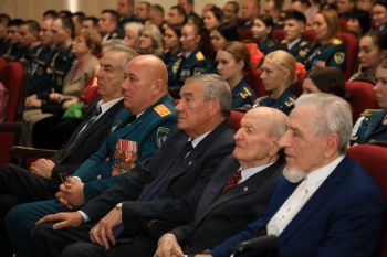 В актовом зале института прошел праздничный концерт