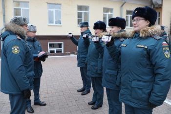 В институте прошел строевой смотр зимней формы одежды 