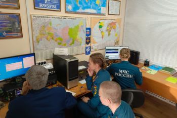 Радиолюбители института принимают участие в Днях активности, посвященных 35-летию МЧС России