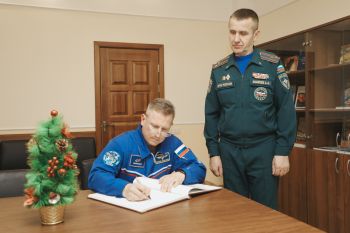 Лётчик-космонавт Сергей Прокопьев и четырёхкратный чемпион мира по парашютному спорту Валентин Прокопьев посетили Уральский институт ГПС МЧС России Лётчик-космонавт Сергей Прокопьев и четырёхкратный чемпион мира по парашютному спорту Валентин Прокопьев посетили Уральский институт ГПС МЧС России