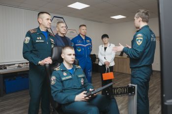 Лётчик-космонавт Сергей Прокопьев и четырёхкратный чемпион мира по парашютному спорту Валентин Прокопьев посетили Уральский институт ГПС МЧС России Лётчик-космонавт Сергей Прокопьев и четырёхкратный чемпион мира по парашютному спорту Валентин Прокопьев посетили Уральский институт ГПС МЧС России