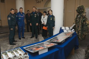 Лётчик-космонавт Сергей Прокопьев и четырёхкратный чемпион мира по парашютному спорту Валентин Прокопьев посетили Уральский институт ГПС МЧС России Лётчик-космонавт Сергей Прокопьев и четырёхкратный чемпион мира по парашютному спорту Валентин Прокопьев посетили Уральский институт ГПС МЧС России