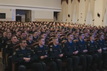 Лётчик-космонавт Сергей Прокопьев и четырёхкратный чемпион мира по парашютному спорту Валентин Прокопьев посетили Уральский институт ГПС МЧС России Лётчик-космонавт Сергей Прокопьев и четырёхкратный чемпион мира по парашютному спорту Валентин Прокопьев посетили Уральский институт ГПС МЧС России