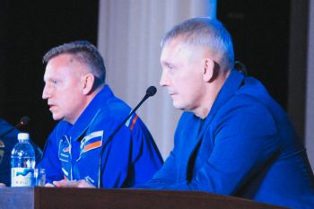 Лётчик-космонавт Сергей Прокопьев и четырёхкратный чемпион мира по парашютному спорту Валентин Прокопьев посетили Уральский институт ГПС МЧС России Лётчик-космонавт Сергей Прокопьев и четырёхкратный чемпион мира по парашютному спорту Валентин Прокопьев посетили Уральский институт ГПС МЧС России