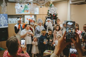 Личный состав института дарит радость детям Личный состав института дарит радость детям