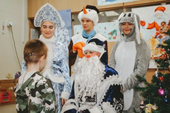 Личный состав института дарит радость детям Личный состав института дарит радость детям