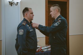 Еженедельное построение и награждение ко Дню спасателя