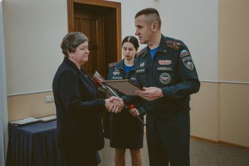 Еженедельное построение и награждение ко Дню спасателя