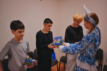 Уральский институт ГПС МЧС России дарит новогоднее чудо семьям из новых территорий 