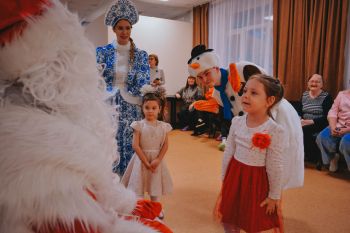 Уральский институт ГПС МЧС России дарит новогоднее чудо семьям из новых территорий 