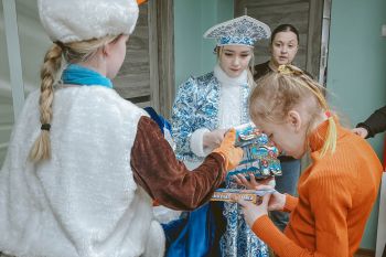 "Коробка добра: теплая встреча в "Сейчастье"