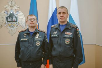 В Уральском институте ГПС МЧС России старт дня дали торжественным награждением В Уральском институте ГПС МЧС России старт дня дали торжественным награждением