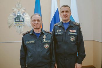 В Уральском институте ГПС МЧС России старт дня дали торжественным награждением В Уральском институте ГПС МЧС России старт дня дали торжественным награждением