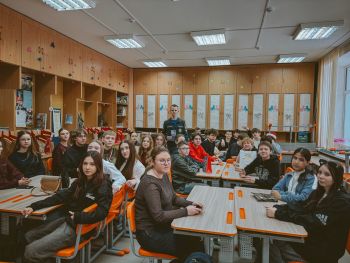 Курсанты Уральского института ГПС МЧС России ведут профориентационную работу со школьниками в регионах