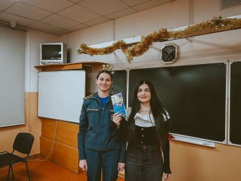 Курсанты Уральского института ГПС МЧС России ведут профориентационную работу со школьниками в регионах