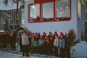 Личный состав Уральского института ГПС МЧС России принял участие в масштабном студенческом мероприятии — Дне студента на Катке на Площади