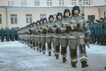 В Уральском институте ГПС МЧС России прошла церемония передачи касок и заступления на боевое дежурство В Уральском институте ГПС МЧС России прошла церемония передачи касок и заступления на боевое дежурство