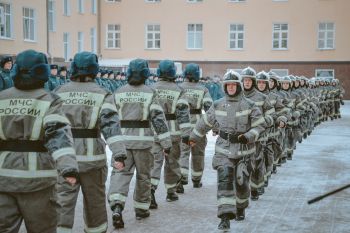 В Уральском институте ГПС МЧС России прошла церемония передачи касок и заступления на боевое дежурство В Уральском институте ГПС МЧС России прошла церемония передачи касок и заступления на боевое дежурство