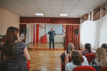 Личный состав института поздравил сотрудниц медико-санитарной части МВД России с наступающим 8 Марта